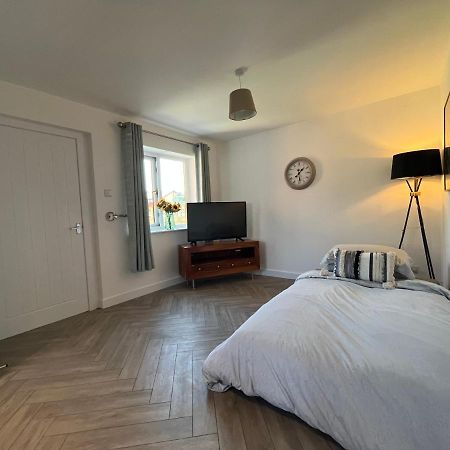 Contemporary 1 Bedroom Apartment Normanton  Exteriör bild